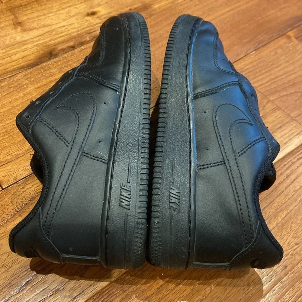 Kids Black Nike Sneakers - Picture 5 of 11